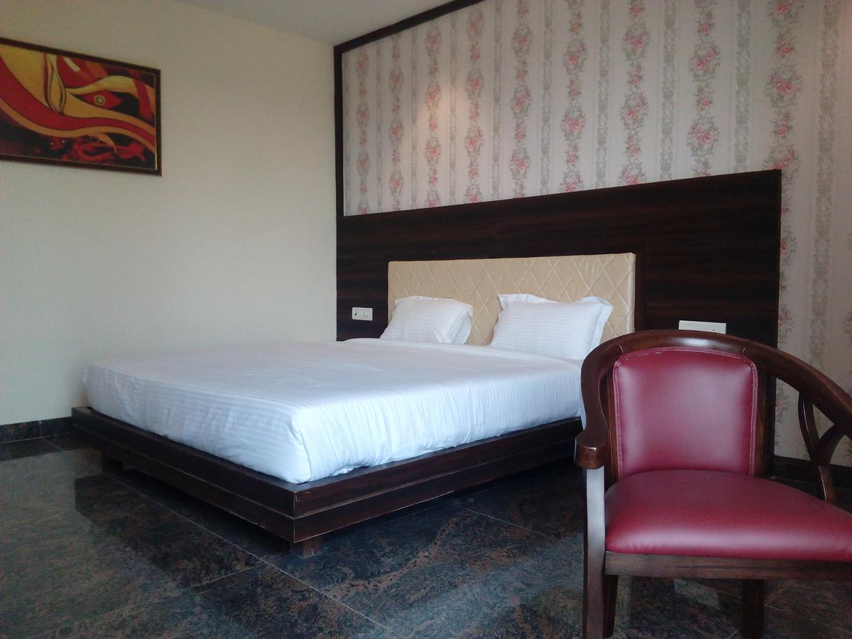 Rewa Residency Hotel Exterior foto